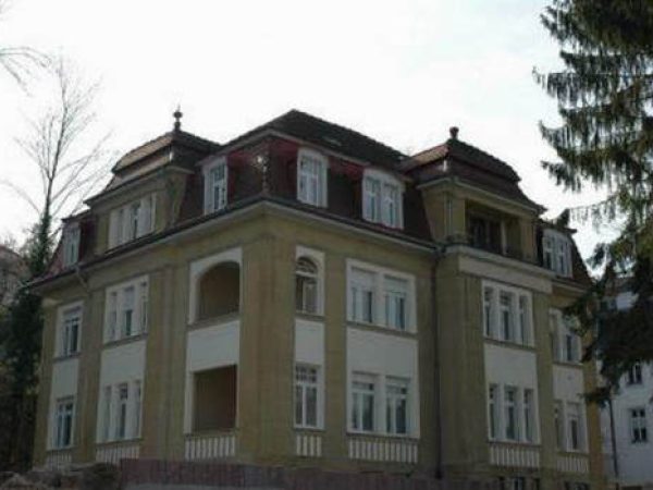 6 Zimmer Luxuswohnung in Villenanwesen