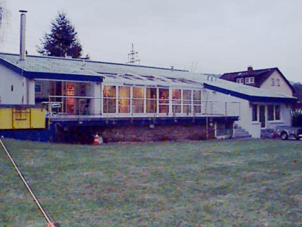 Freistehender Bungalow auf großem Grundstück