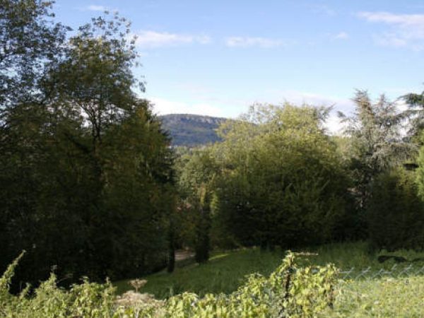 Großes Baugrundstück in bevorzugter Wohnlage
