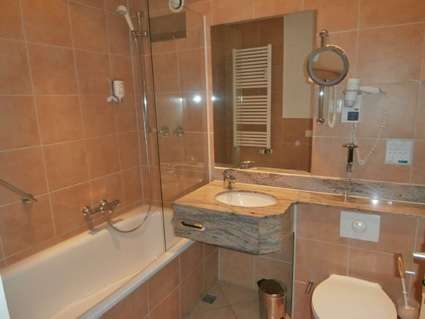 Toller Hotelkomplex im Zentrum — Badezimmer