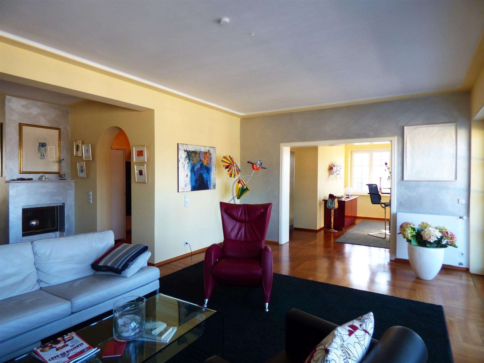 Exklusive Maisonette-Wohnung mit Traumblick in bevorzugter Lage — Wohnzimmer