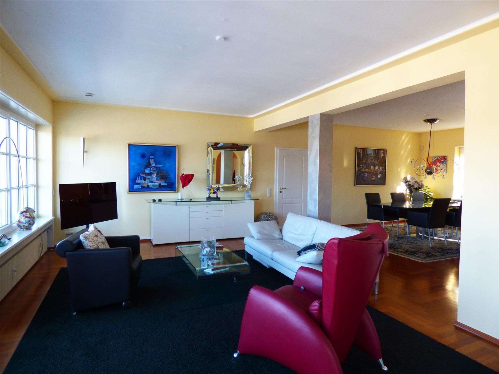 Exklusive Maisonette-Wohnung mit Traumblick in bevorzugter Lage — Wohnzimmer