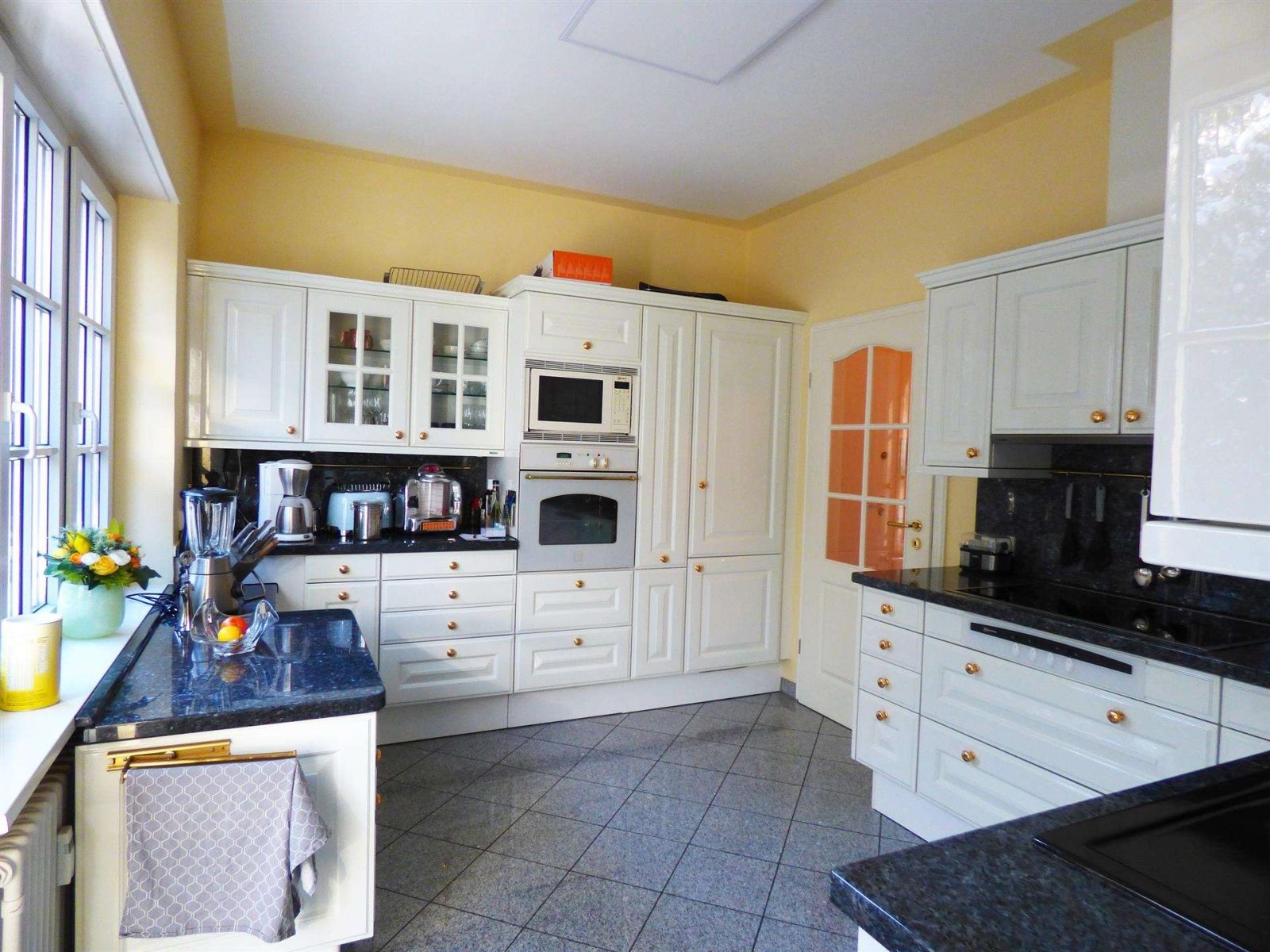 Exklusive Maisonette-Wohnung mit Traumblick in bevorzugter Lage — Küche