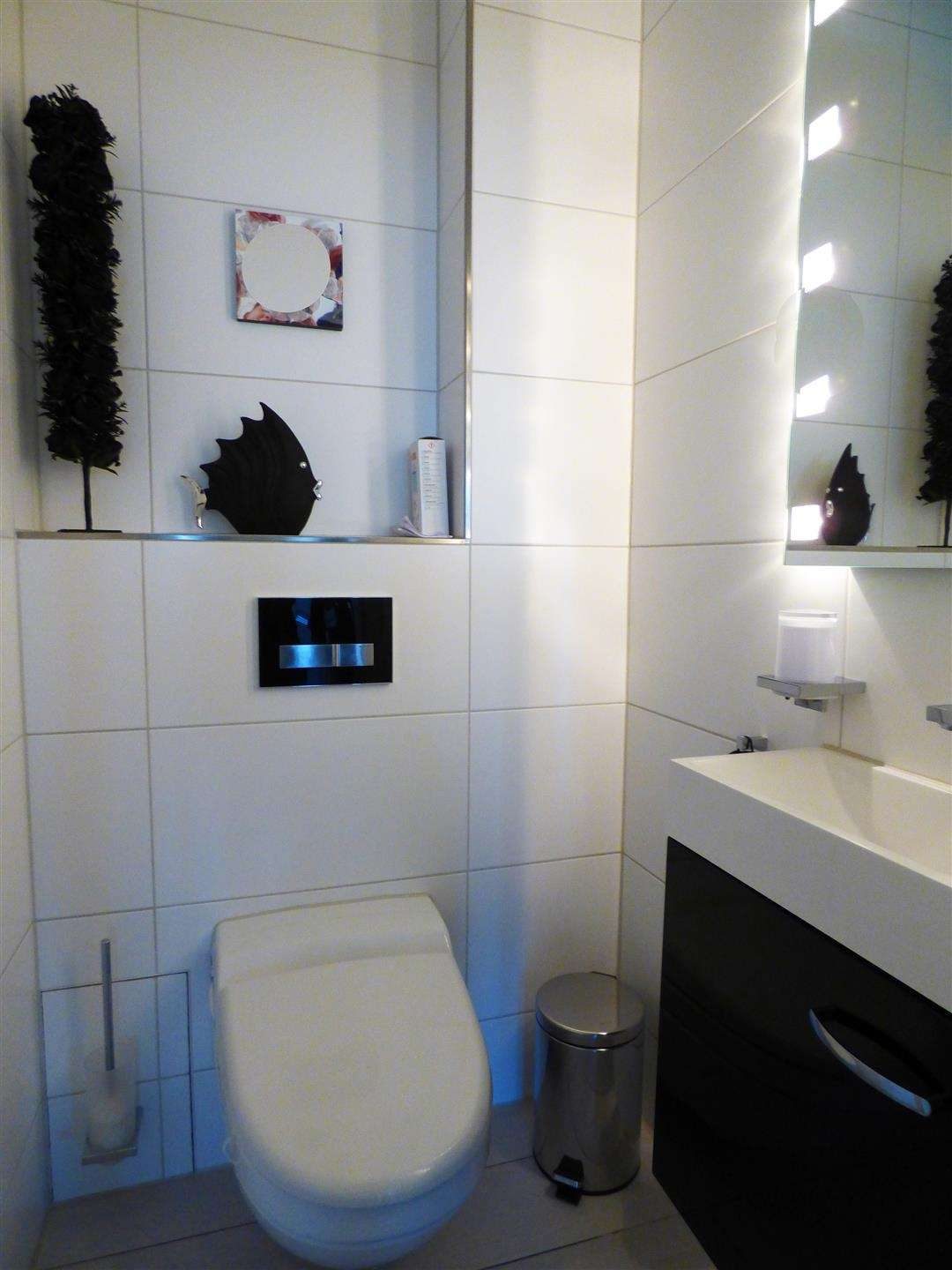 Exklusive Maisonette-Wohnung mit Traumblick in bevorzugter Lage — Gäste-WC
