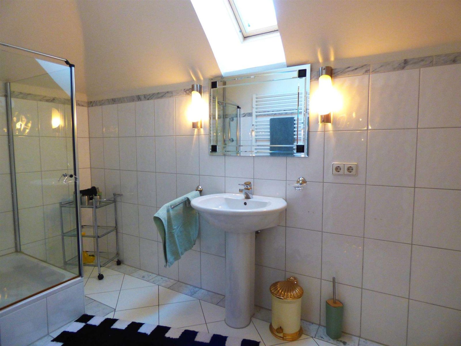 Exklusive Maisonette-Wohnung mit Traumblick in bevorzugter Lage — Gäste-Bad