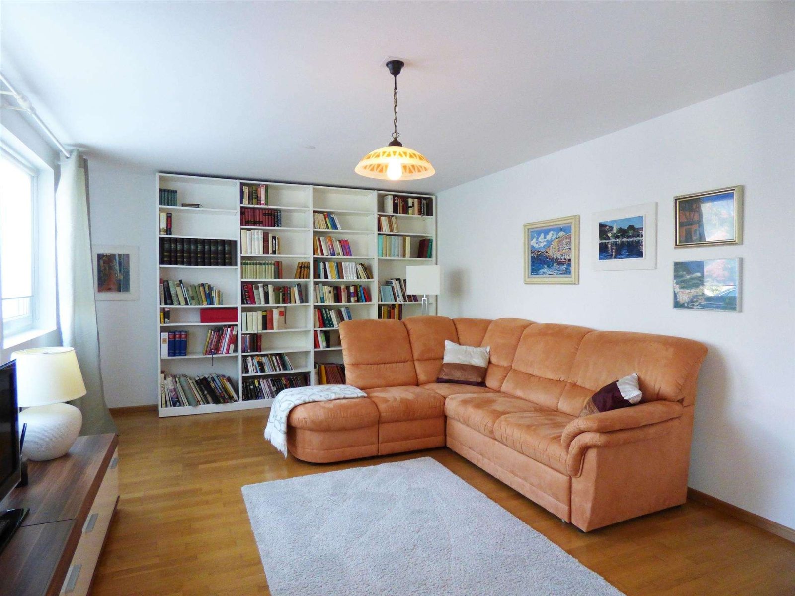 Traumhaftes EFH mit ELW in begehrter Aussichtslage — Wohnzimmer-ELW