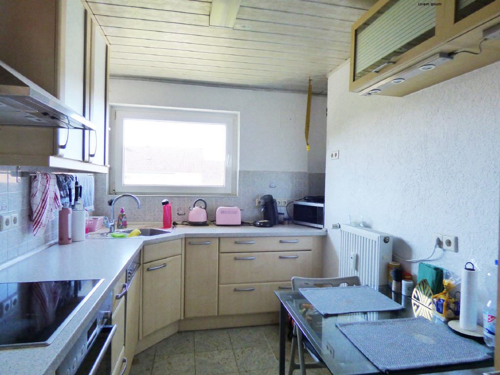 Geräumige Eigentumswohnung mit Balkon — Küche