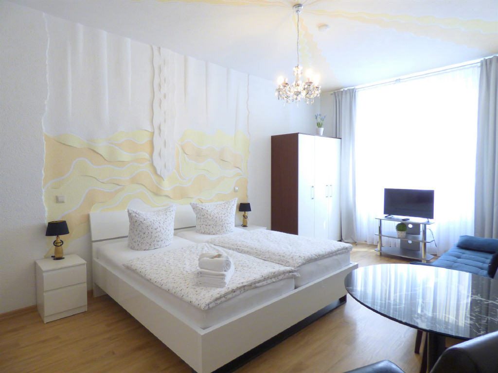 Sehr gepflegtes Wohn-/ und Geschäftshaus im Zentrum von Baden-Baden — Apartment-VI