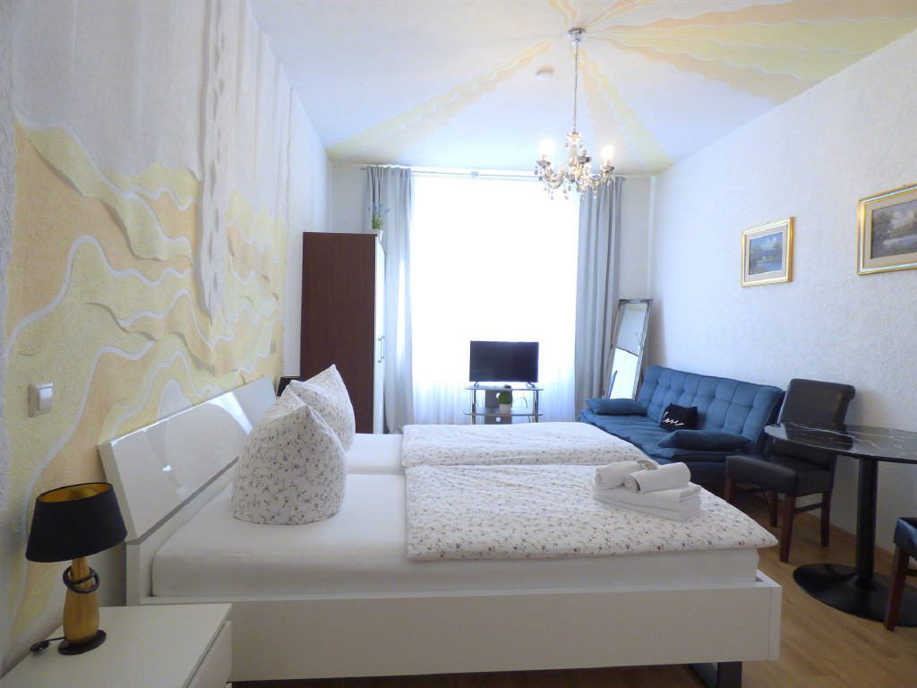 Sehr gepflegtes Wohn-/ und Geschäftshaus im Zentrum von Baden-Baden — Apartment-VI