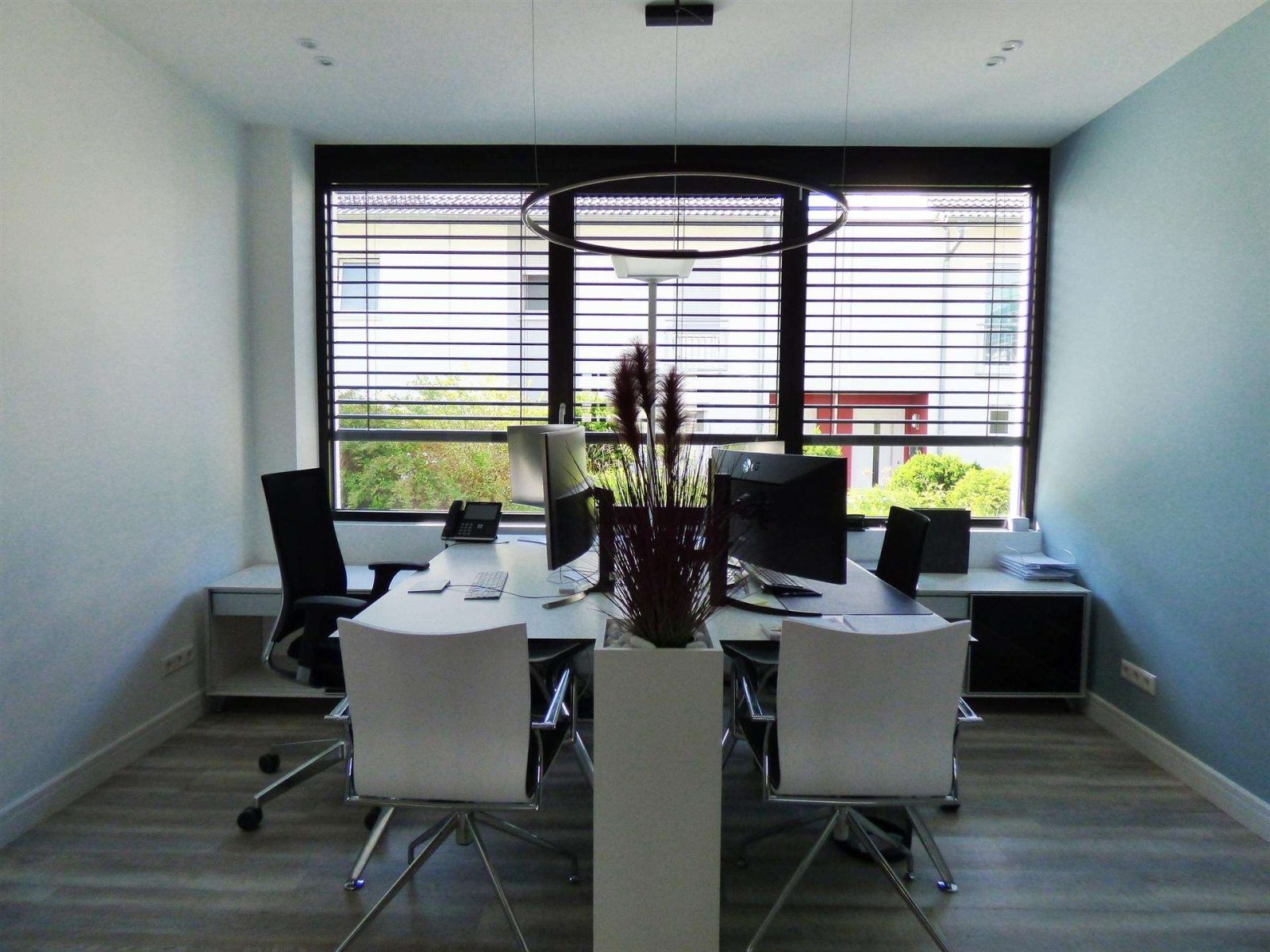Moderne Büroetage in verkehrsgünstiger und zentraler Lage von Sinzheim — Büro