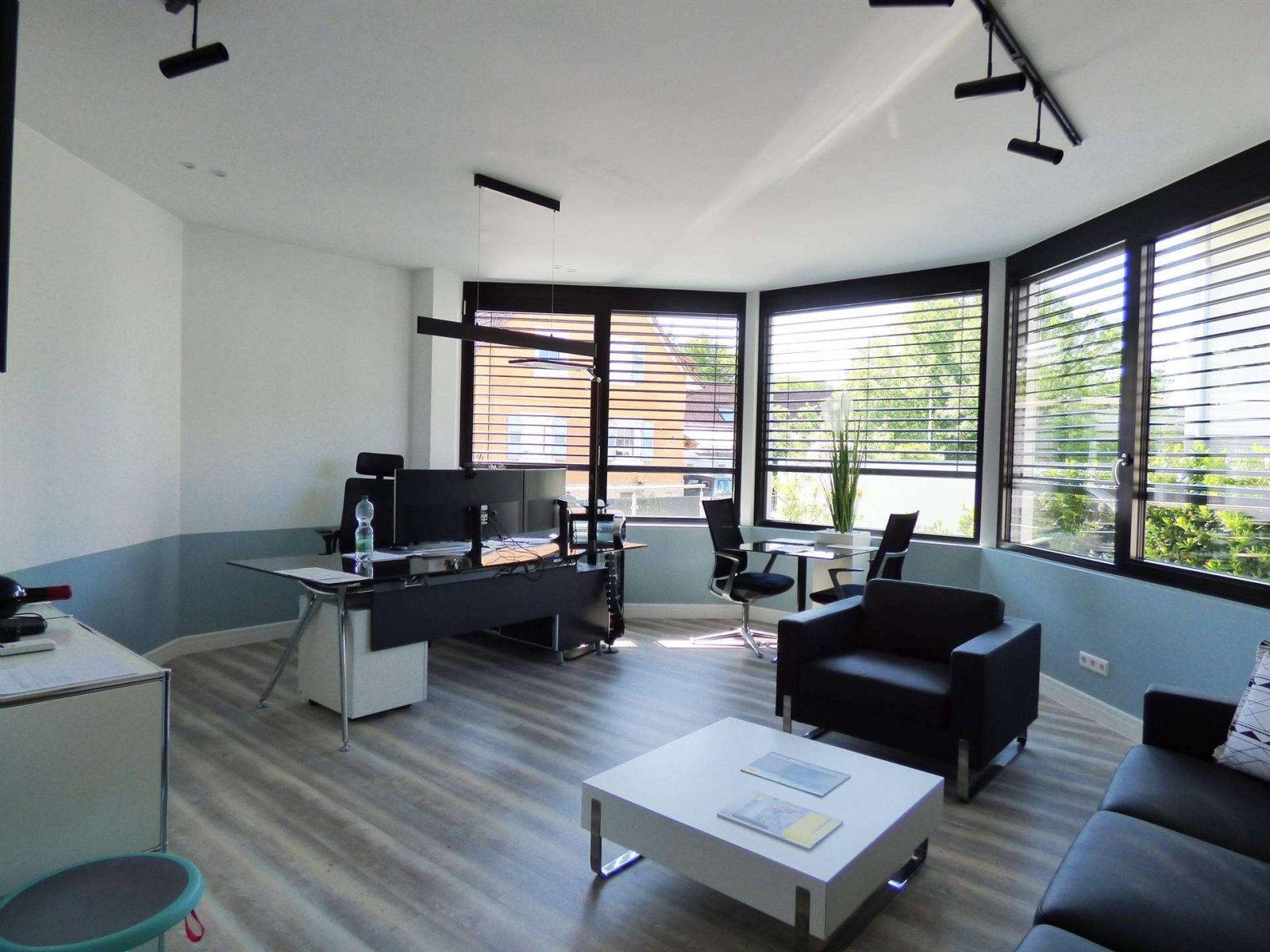 Moderne Büroetage in verkehrsgünstiger und zentraler Lage von Sinzheim — Büro